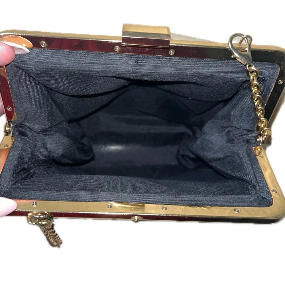 Women’s Evening Party Clutch With Gold-tone Chain Strap, Black Quilted - Picture 2 of 9